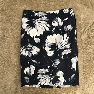Black with White Floral Pencil Skirt, Size 2, The Limited